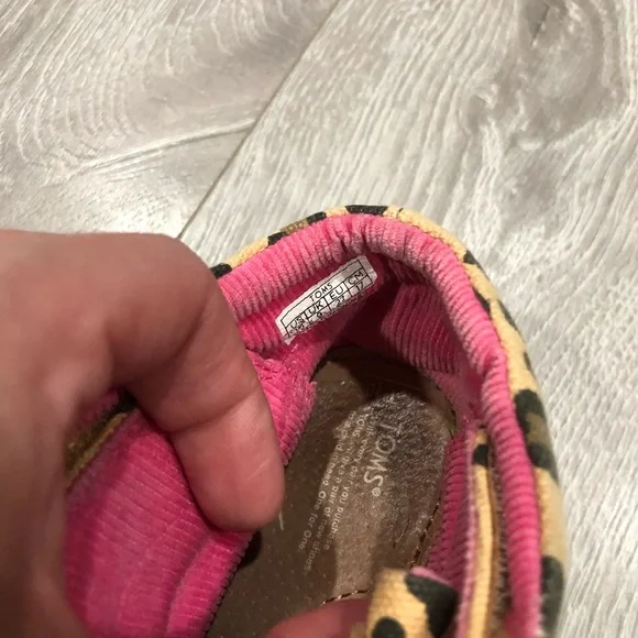 Toms cheetah print sneakers - Picture 6 of 6